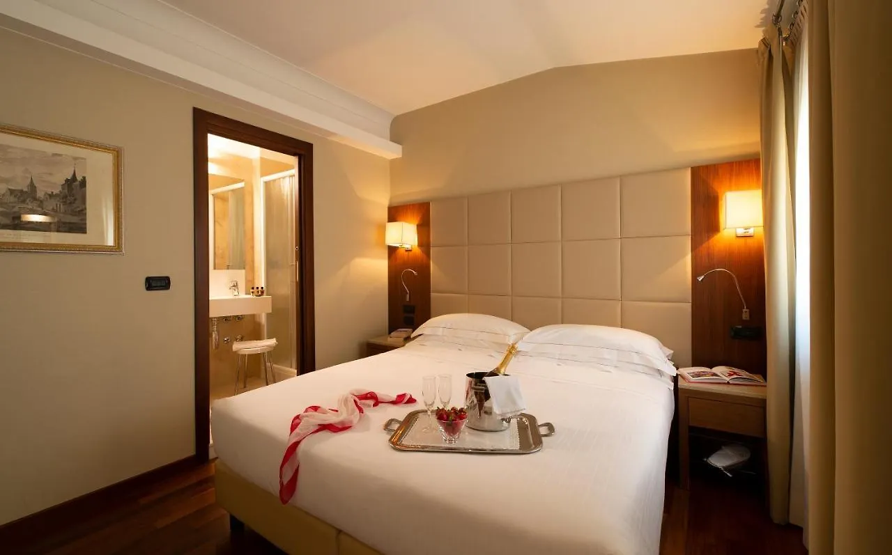 Hotel Fenice Милан 3*,  Италия