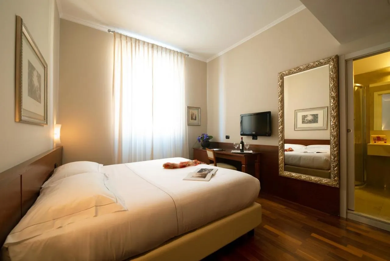 Hotel Fenice Милан 3*,  Италия