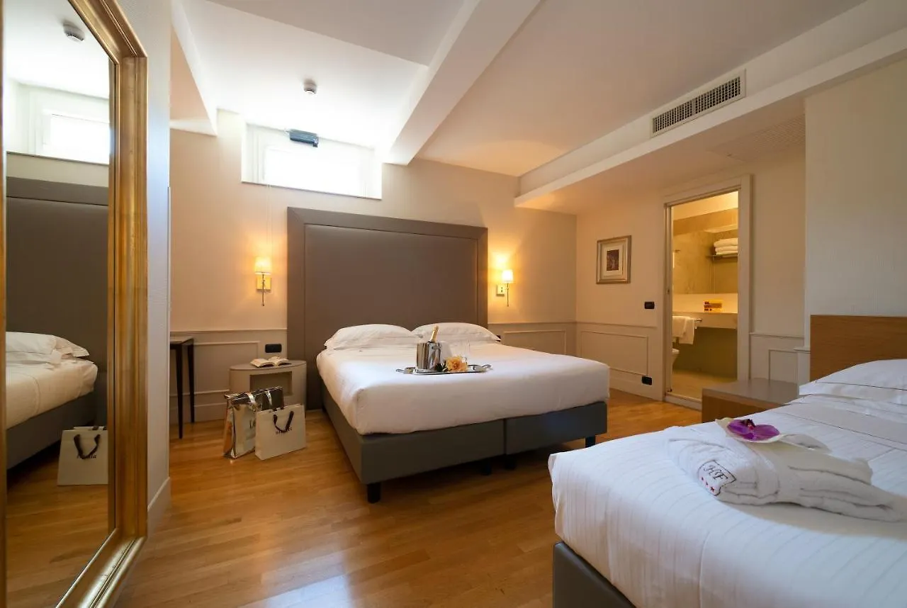 Hotel Fenice Милан Италия
