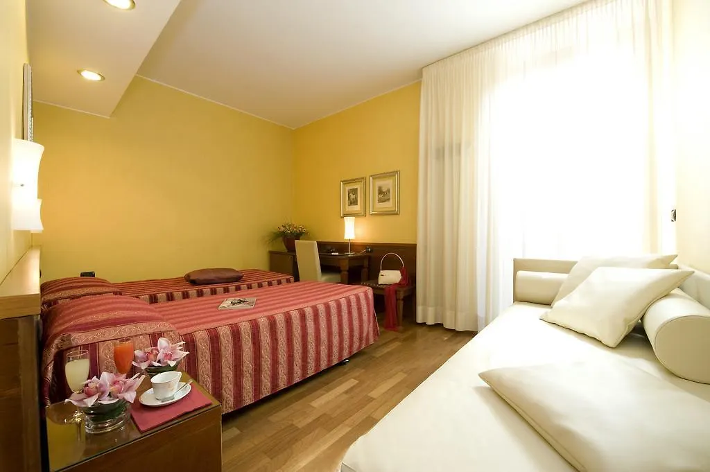 Hotel Fenice Милан Италия