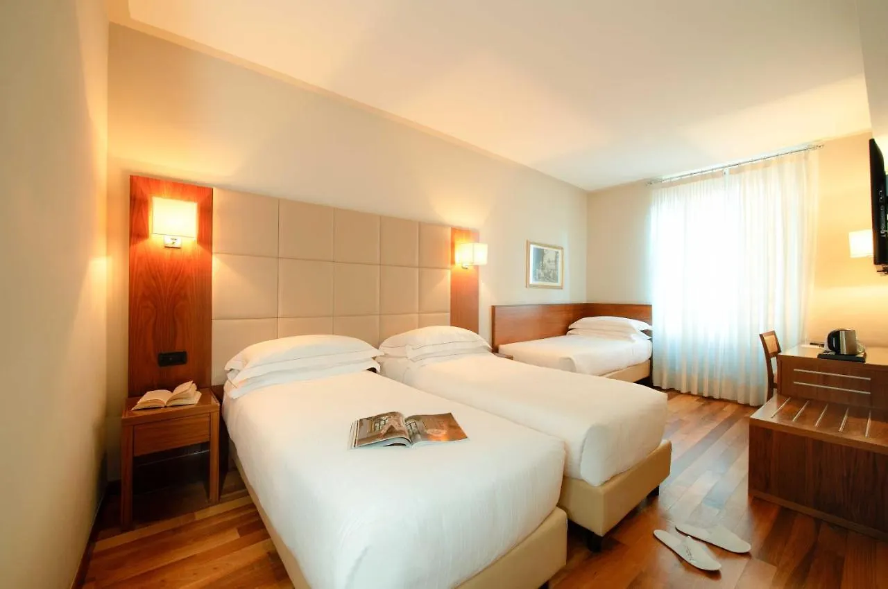 Hotel Fenice Милан Италия