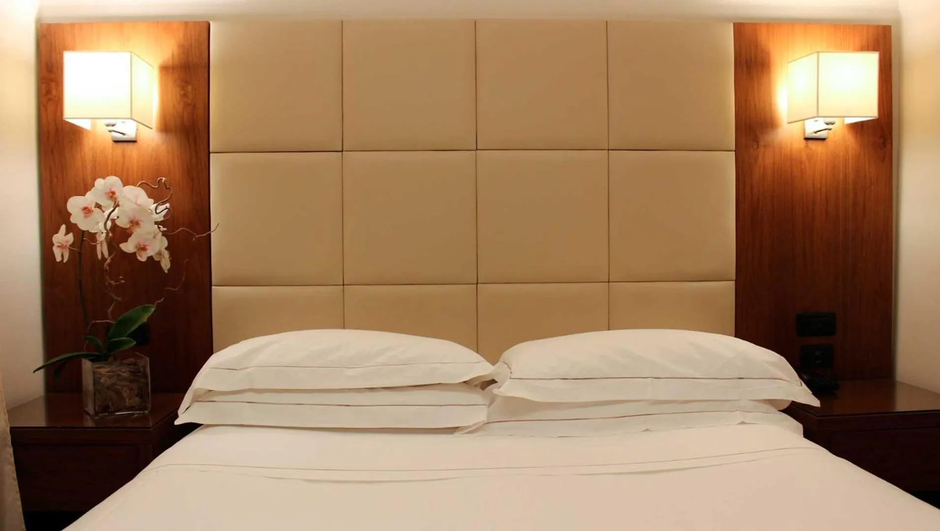 Hotel Fenice Милан 3*,  Италия