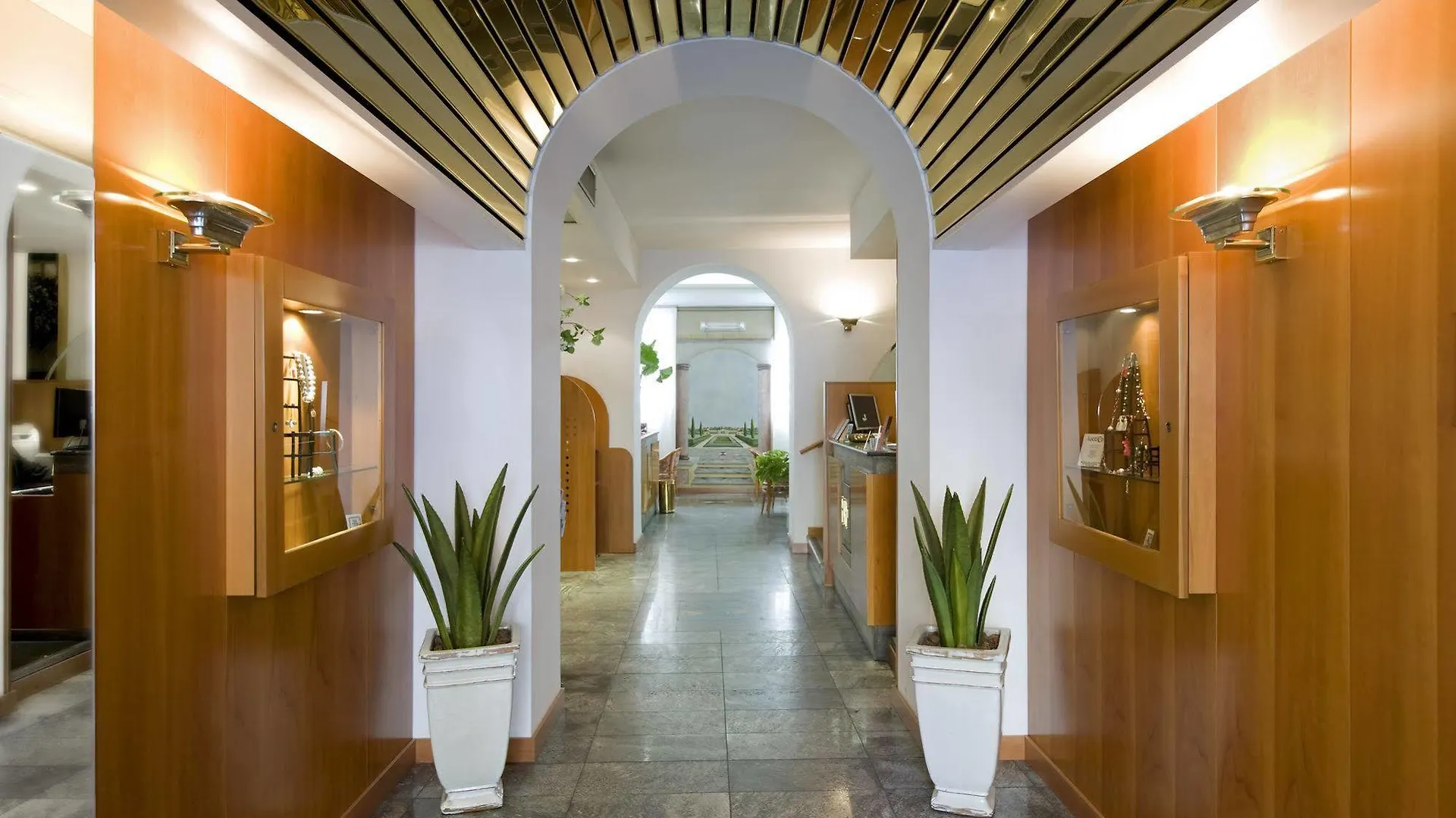 ***  Hotel Fenice Милан Италия